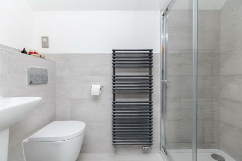 Bed 1 En-suite