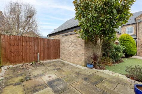 Secluded area behind garage