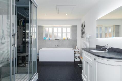 Principal En suite Bath Shower Room