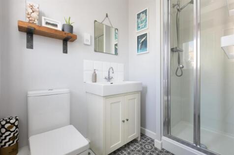 Bed 2 en-suite