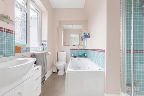 En-suite bathroom