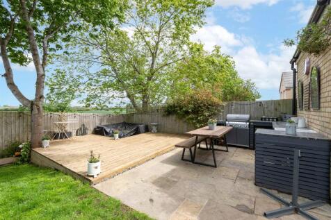 Entertaining patio and decking