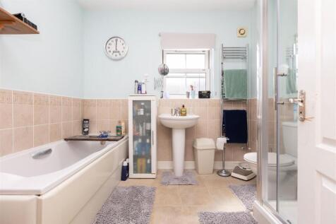 Bedroom 1 En-suite