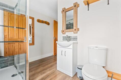 En-suite and walk-in wardrobe