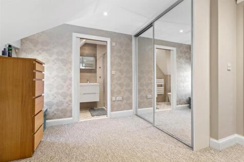 Bed 1 Dressing Area