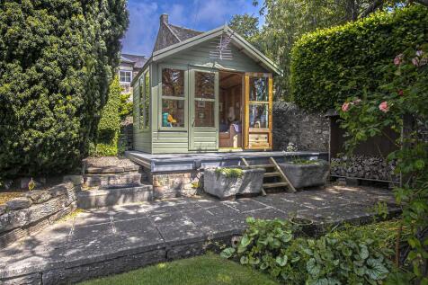 SUMMER HOUSE