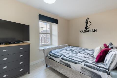 BEDROOM 1 RIGHT