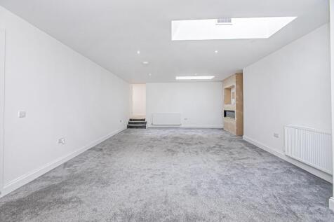 LOUNGE REAR