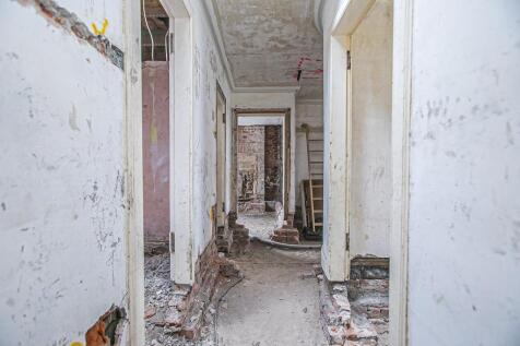 ENTRANCE HALL 2