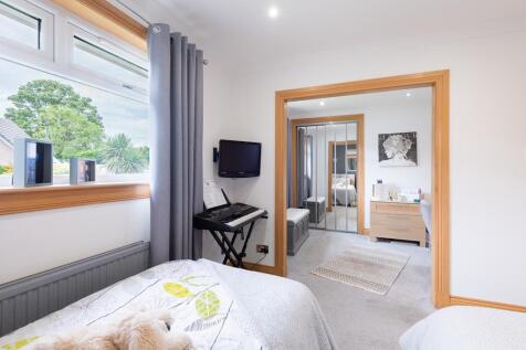 BEDROOM 2 INTO 3