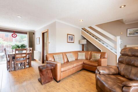 LOUNGE DINING ROOM