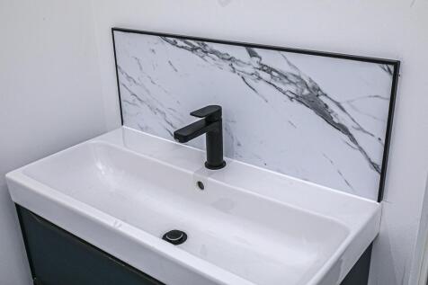 BATHROOM DETAIL