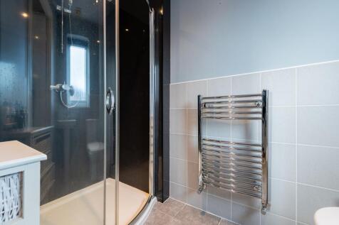 ENSUITE SHOWER ROOM