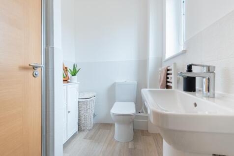 ENSUITE SHOWER ROOM
