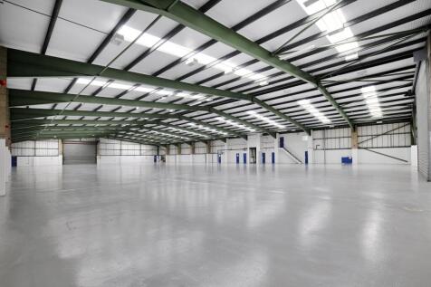 4 Brookside Avenue ShopFloorShuttersClosed01HR.j