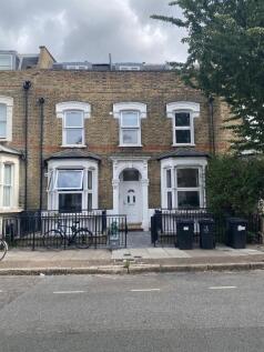 two bedroom flat located close to transport links