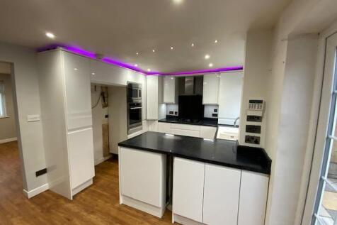 Kitchen 2.jpg