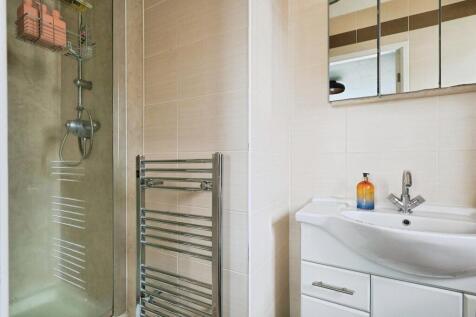 pbox-bathroom-289403.jpg