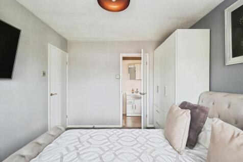 pbox-bedroom-289403.jpg