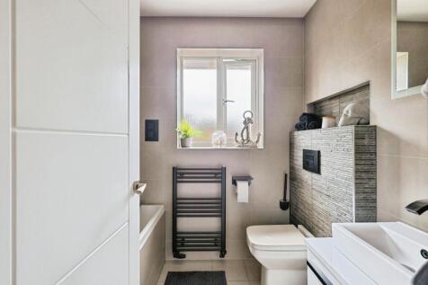 pbox-bathroom-289403.jpg