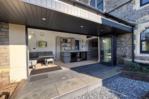 Bi-folding doors from kitchen to garden