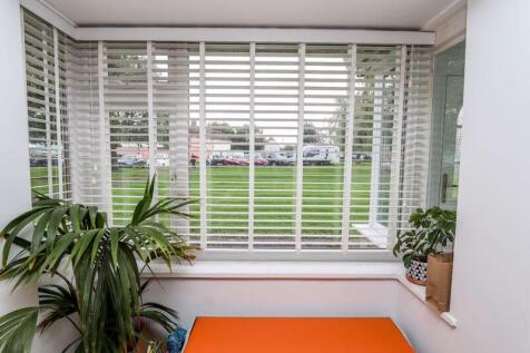 Bay Window 