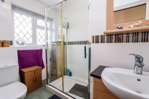 En-Suite to Master Bedroom