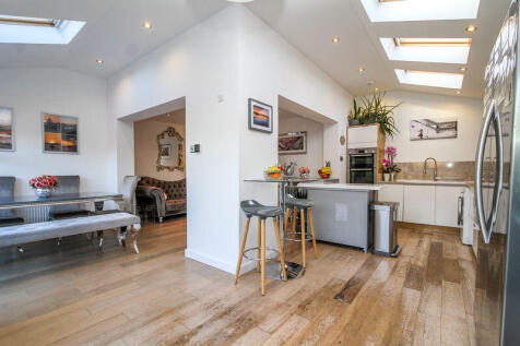 Open Plan kitchen/dining/living area