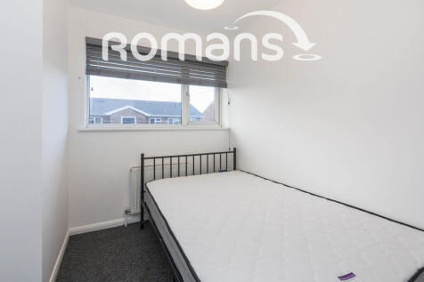 Room 4, 8 Dollis Pro