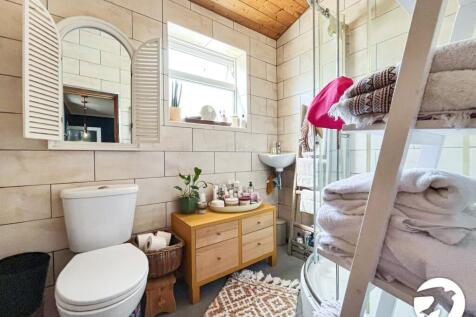 Bathroom Groundfloor