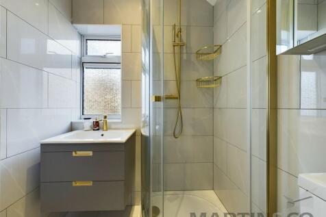 14 Shower Room