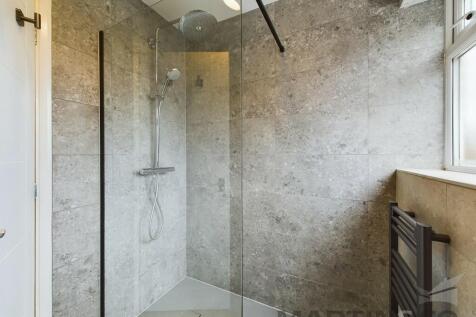 15 Bathroom