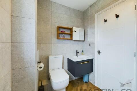 16 Bathroom