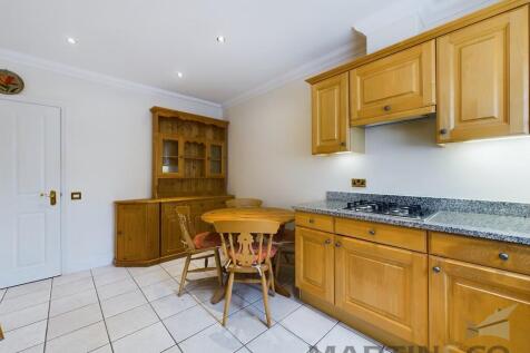 2 Kitchen Diner