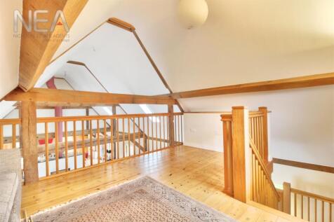 Mezzanine in drawing room
