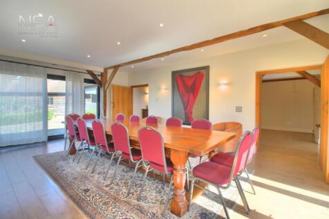 Dining table in drawing room1