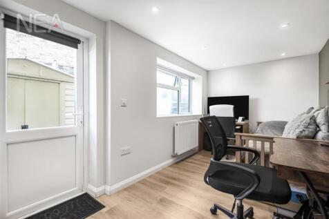 Office / Bedroom 5