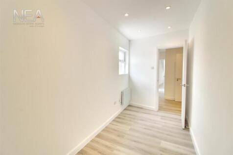 Bedroom 2/Study