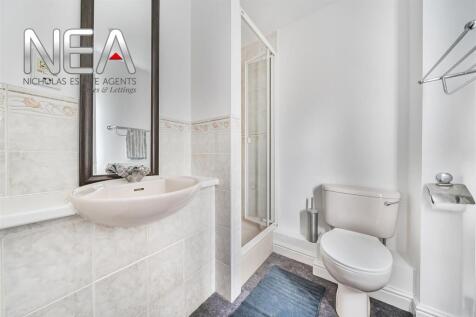 En-suite to Bedroom one