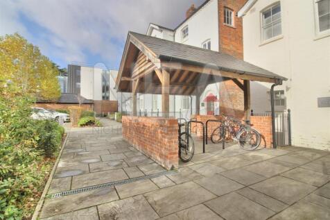 Communal grounds &amp; bike park