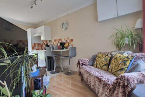 Open Plan Breakfast Kitchen/Living Room