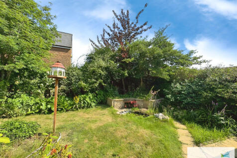 6d8cc7e6-garden 2...