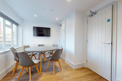 Flat 1 kitchen e