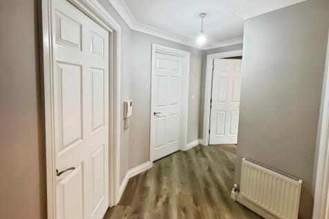 aa6b14d9-hallway