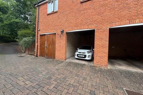 5d25d042-carport