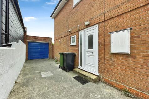 eab43678-driveway...