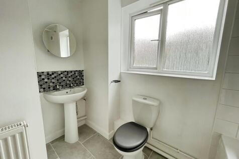 acf5ed0e-bathroom...