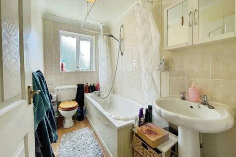 7eef5cbb-bathroom