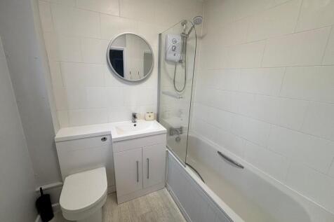 5daa8770-WhatsApp...