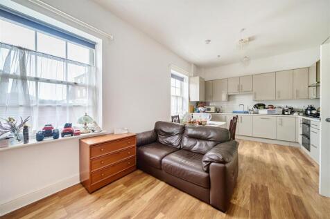 Lounge/Kitchen